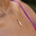Flat Mano Cornuto 18k Gold Charm