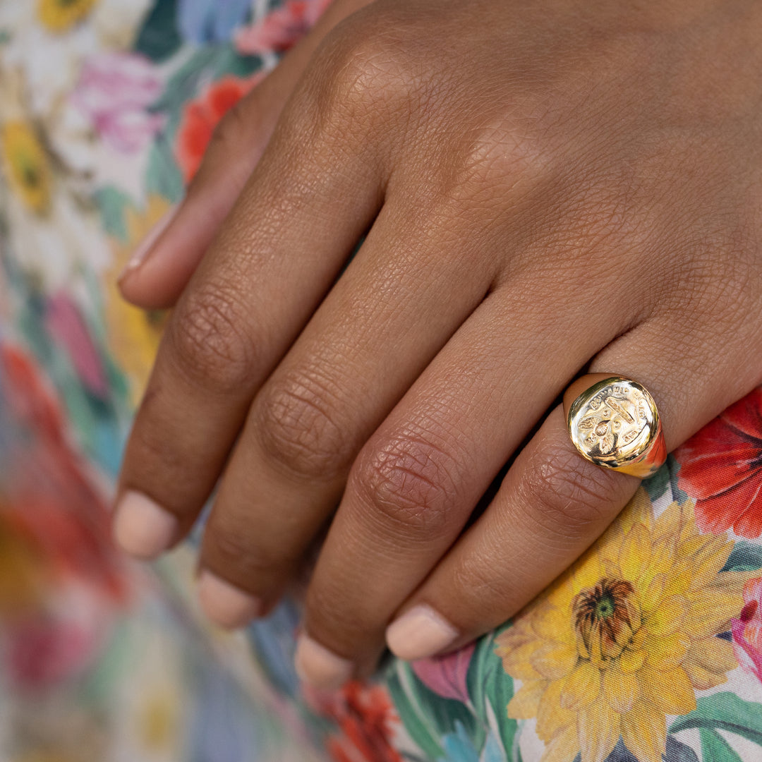 Victorian English 18k Gold Signet Ring