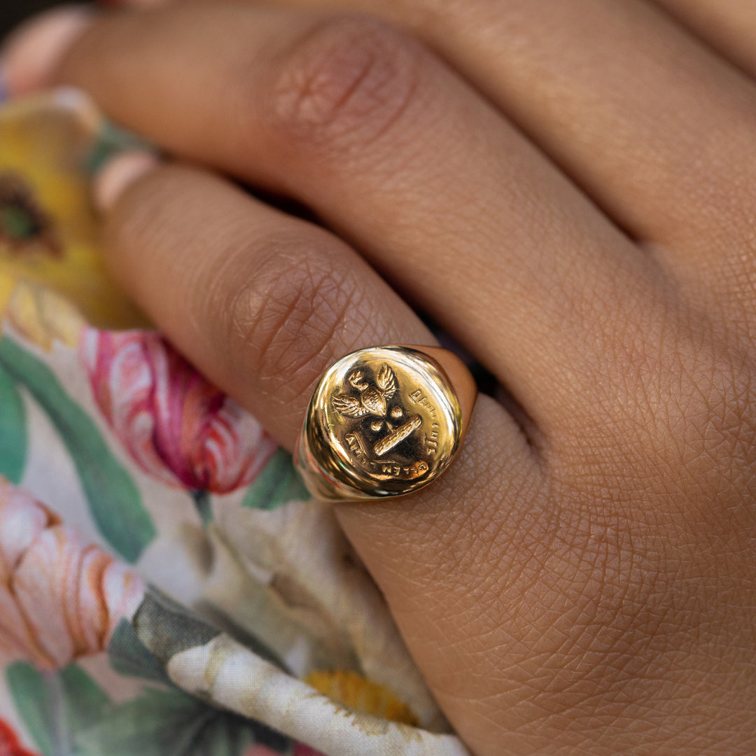 Victorian English 18k Gold Signet Ring