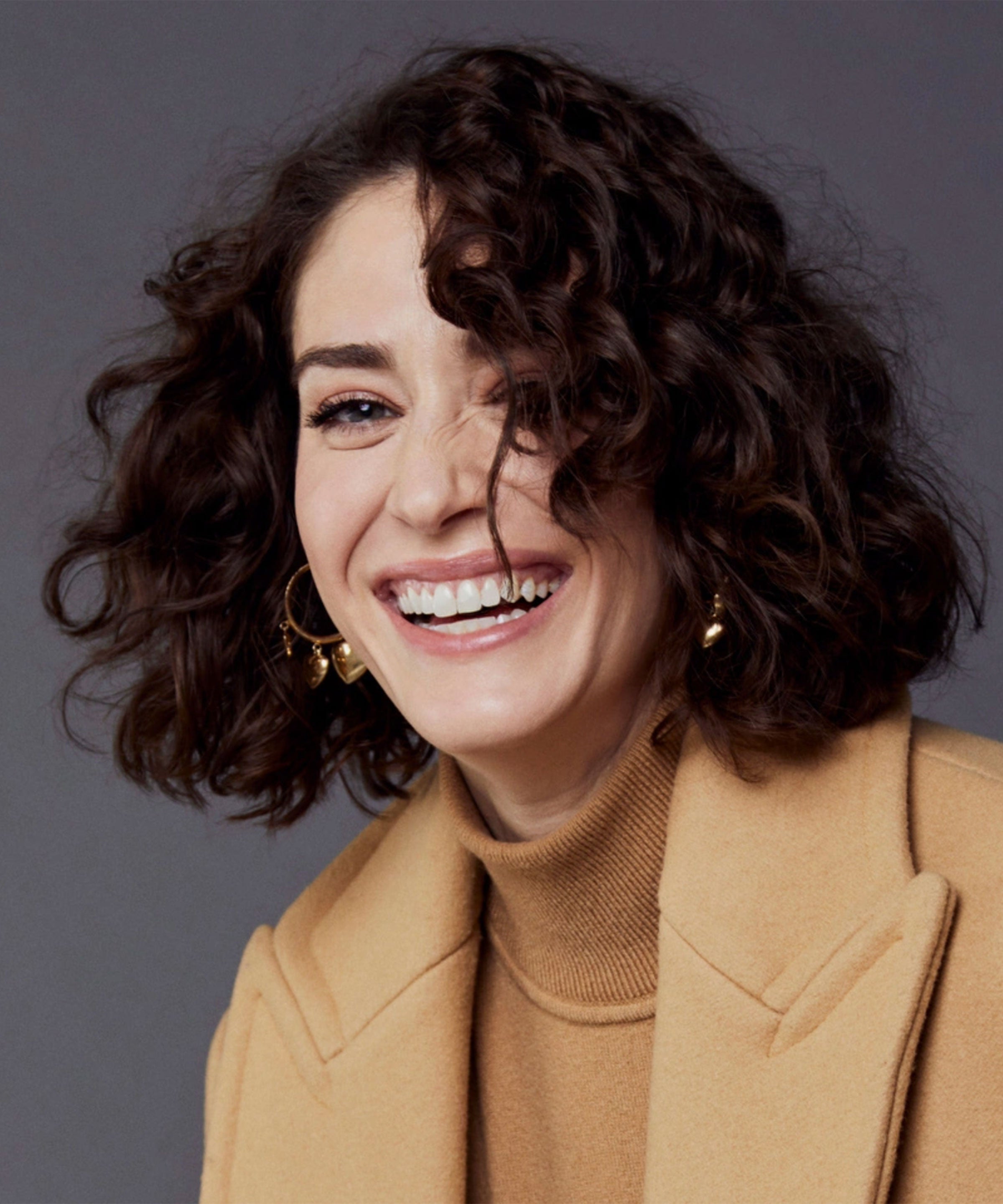 Lizzy Caplan