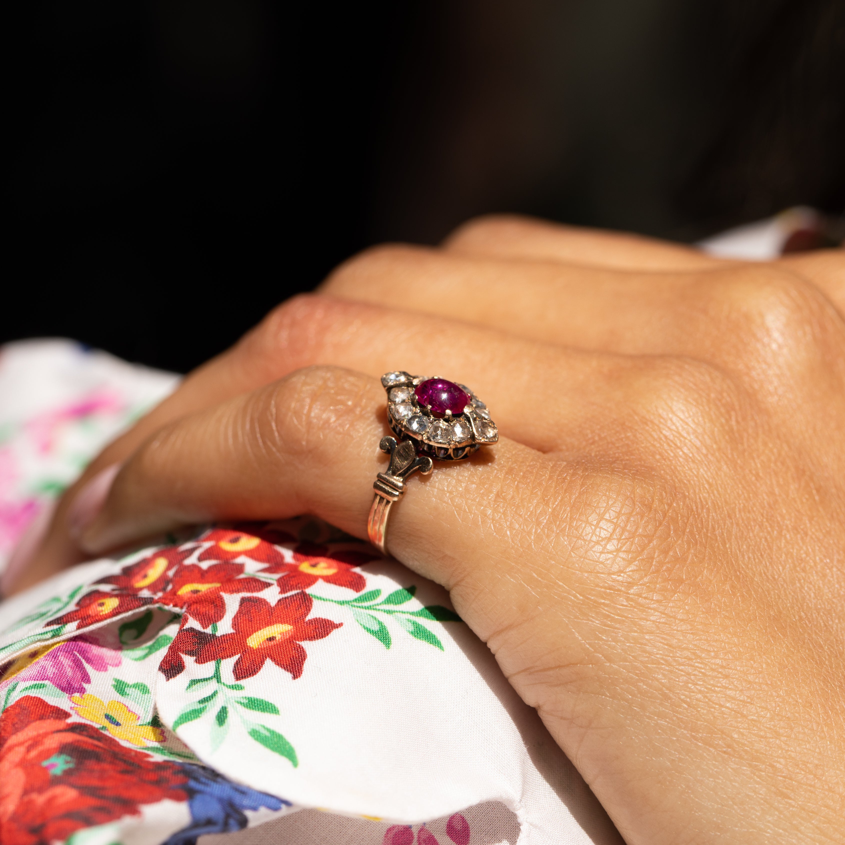 Cabochon ruby and diamond ring Outlet