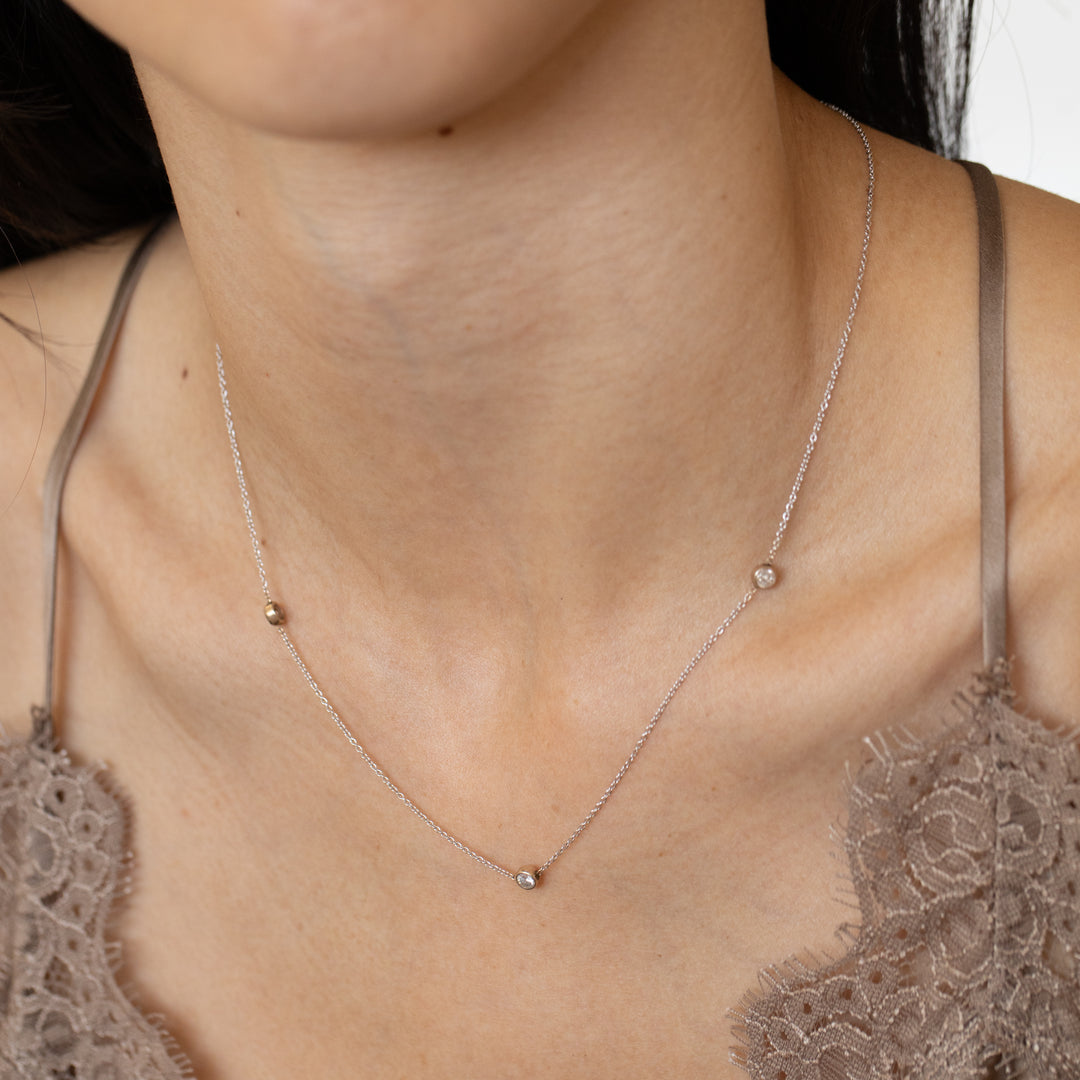 Stationary Diamond and 18K White Gold Chain Necklace