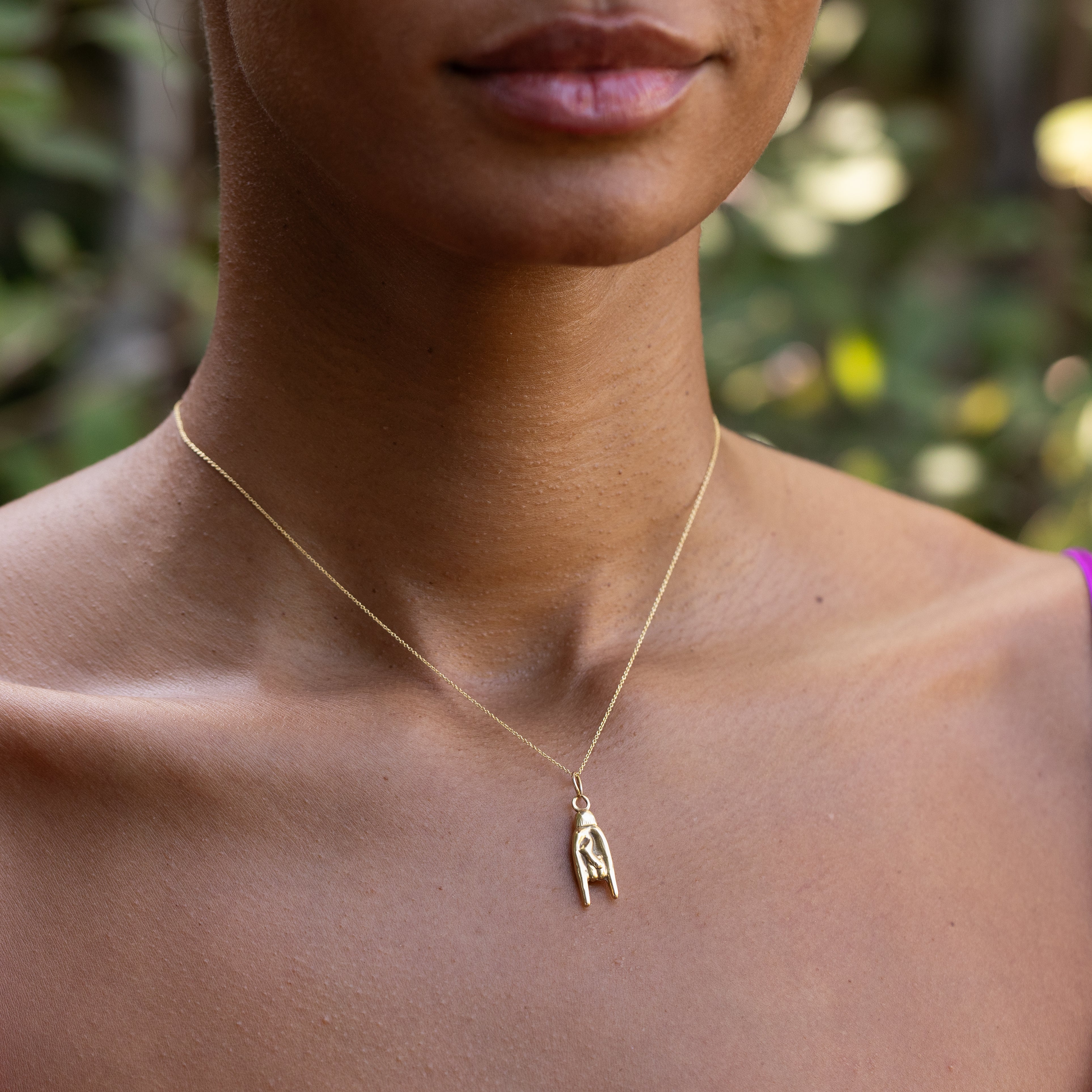 Mano Cornuto 18k Gold Charm