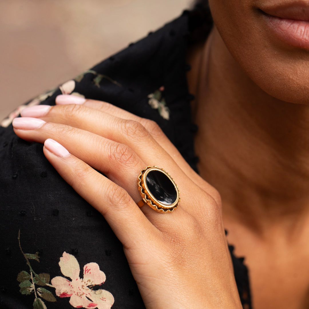 Onyx and 18K Scalloped Gold Ring