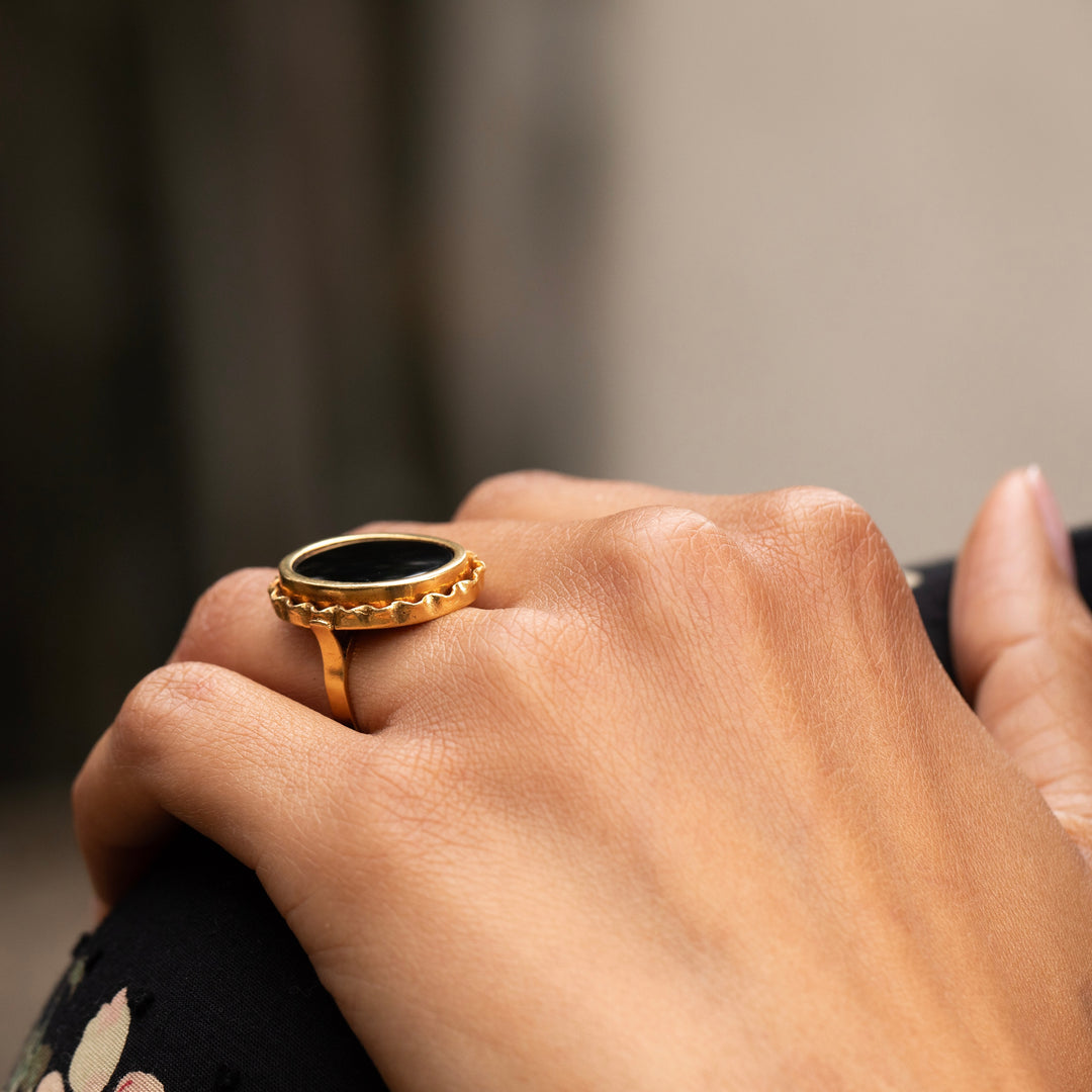 Onyx and 18K Scalloped Gold Ring