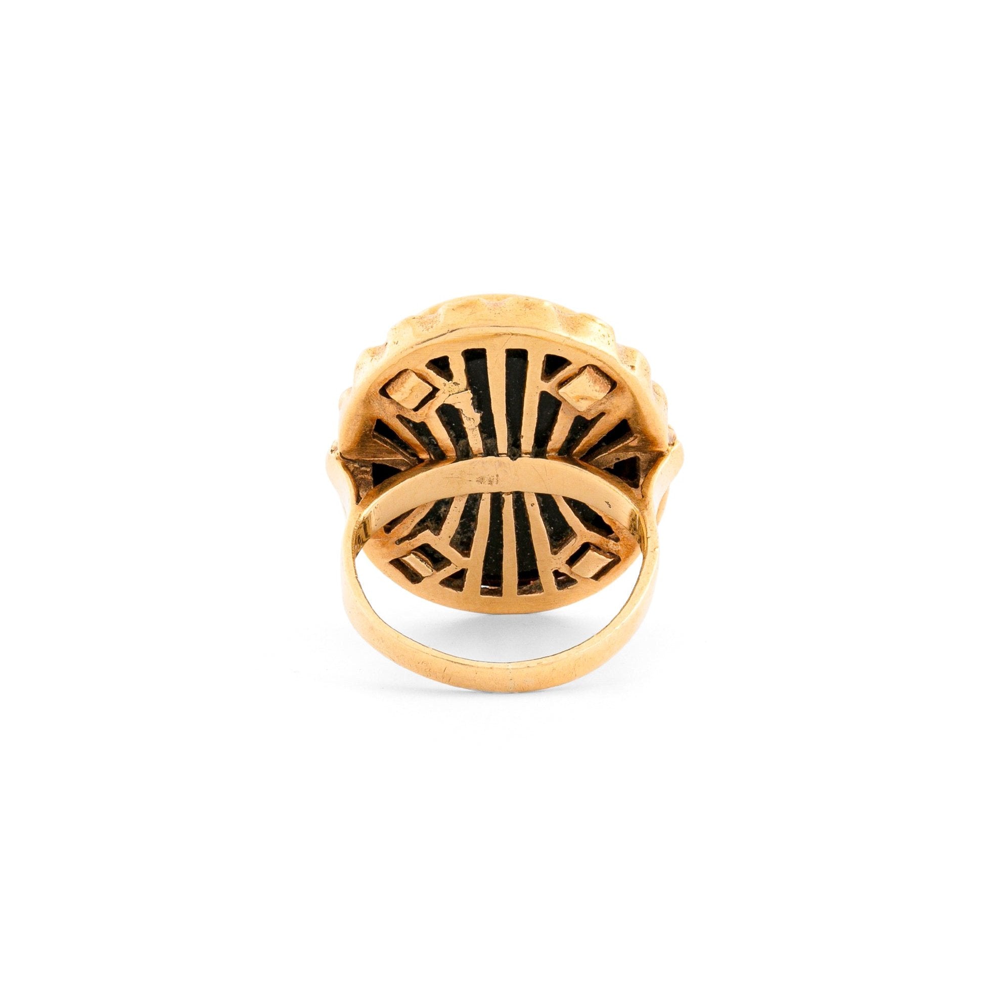 Onyx and 18K Scalloped Gold Ring