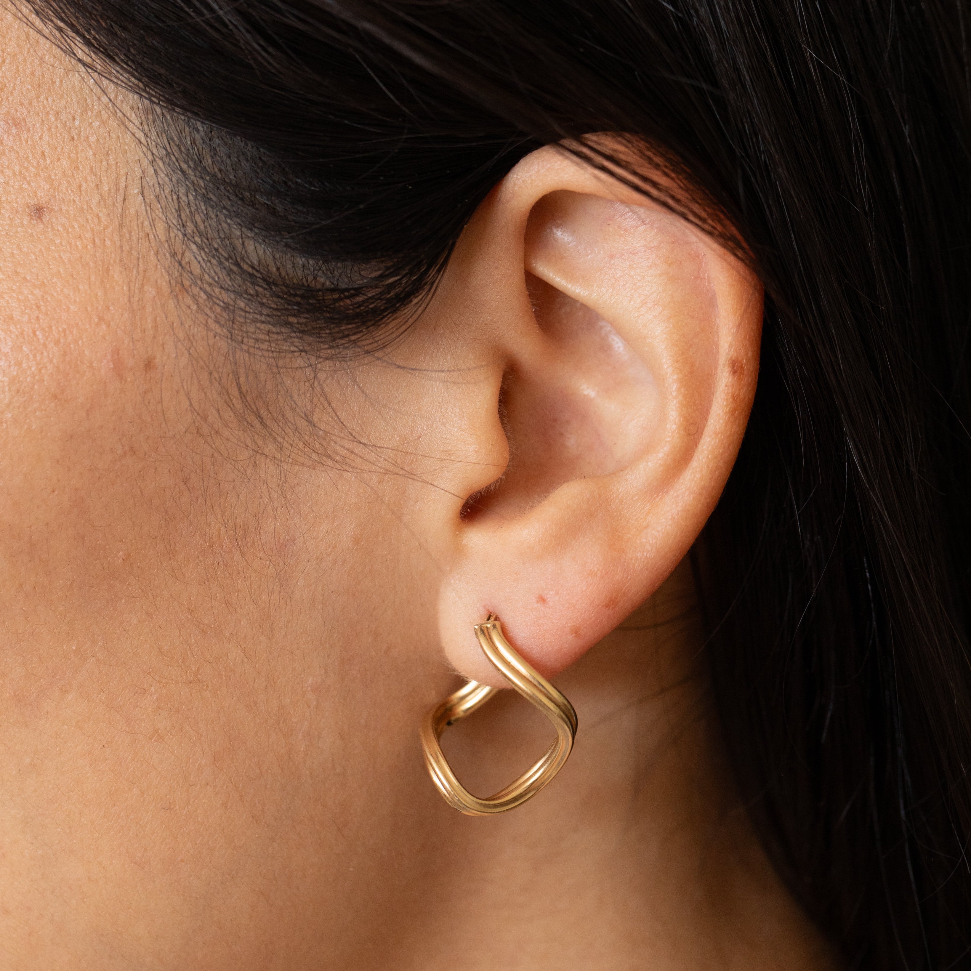 Italian Ribbed 3-Dimensional 14K Yellow Gold Hoop Earrings