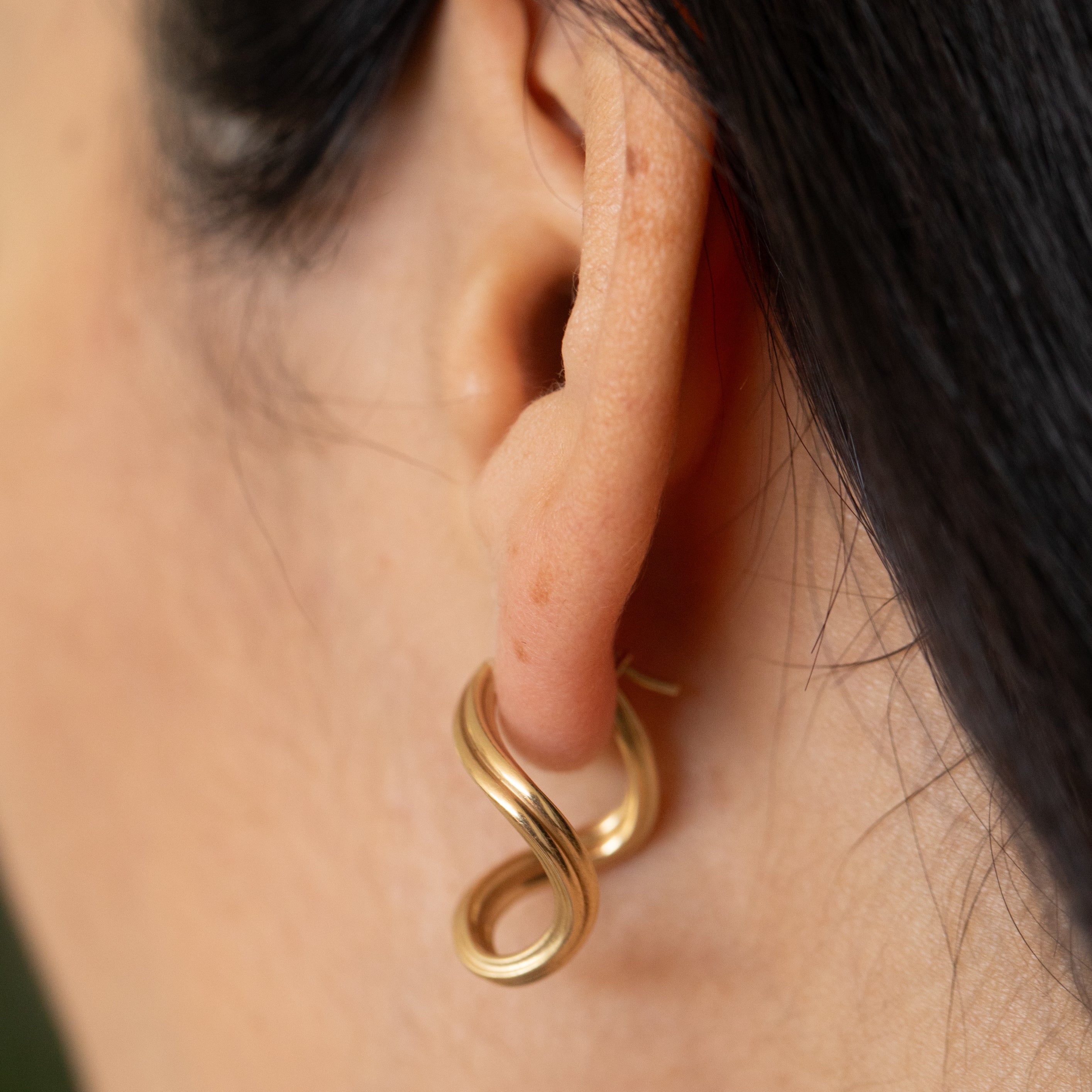 Italian Ribbed 3-Dimensional 14K Yellow Gold Hoop Earrings