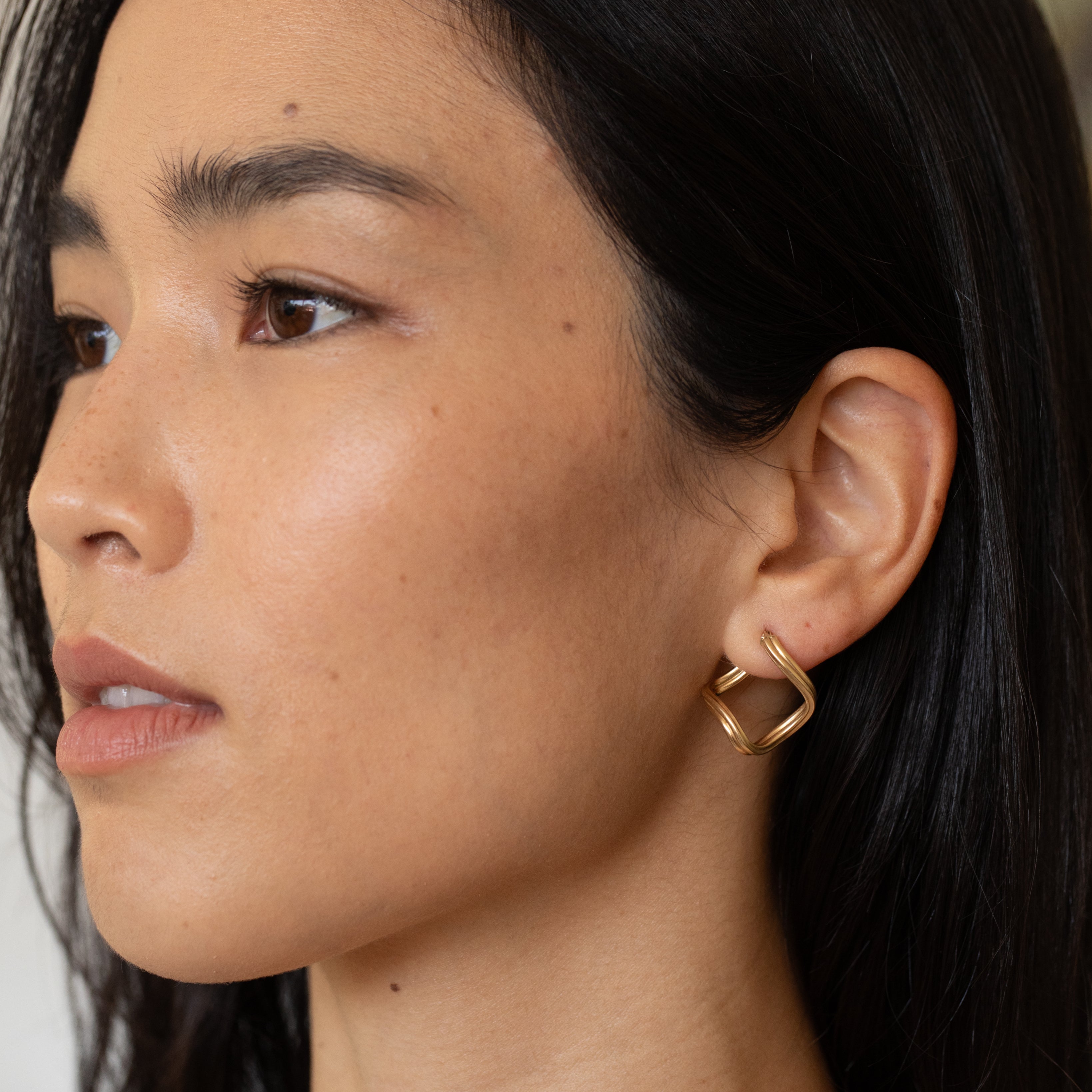 Italian Ribbed 3-Dimensional 14K Yellow Gold Hoop Earrings