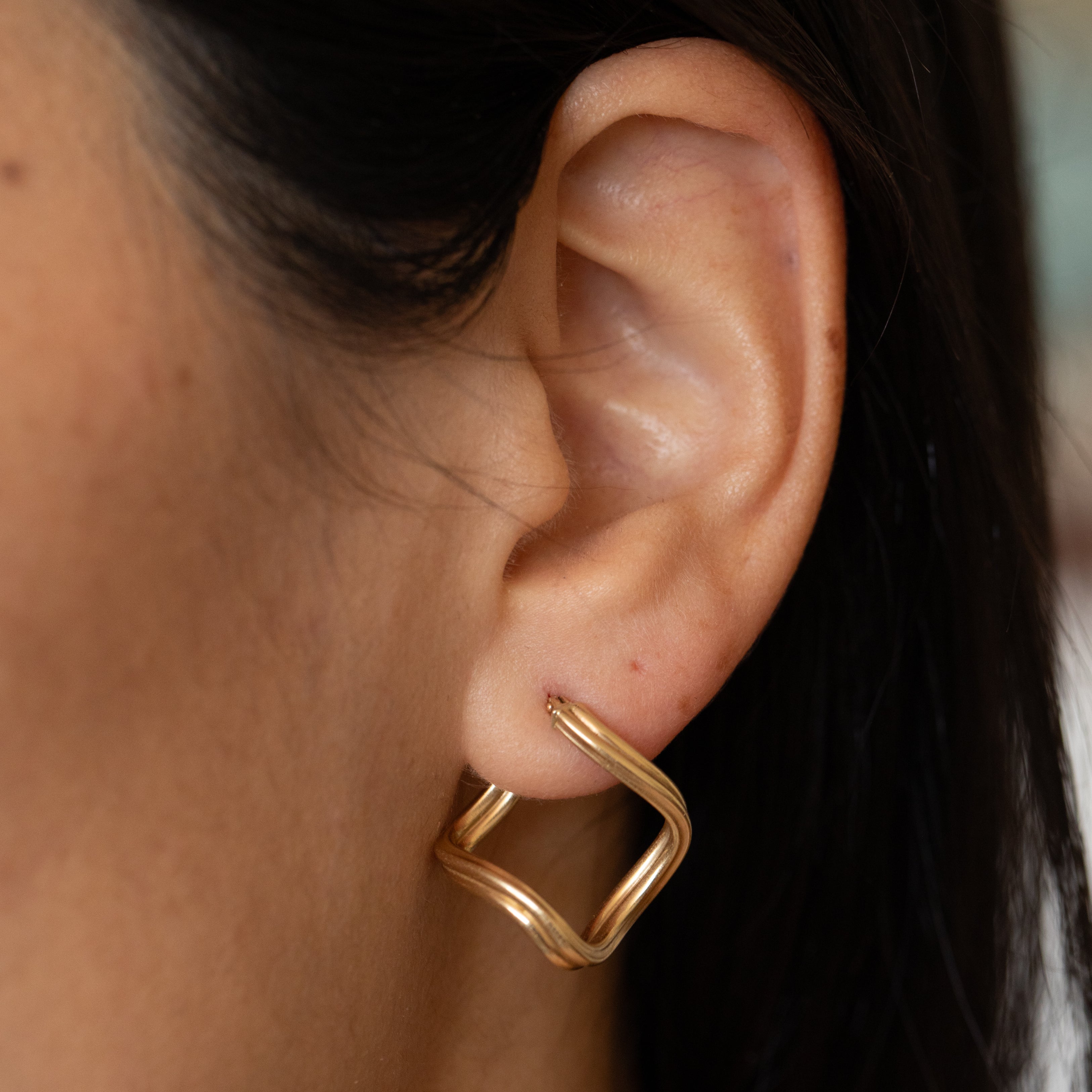 Italian Ribbed 3-Dimensional 14K Yellow Gold Hoop Earrings