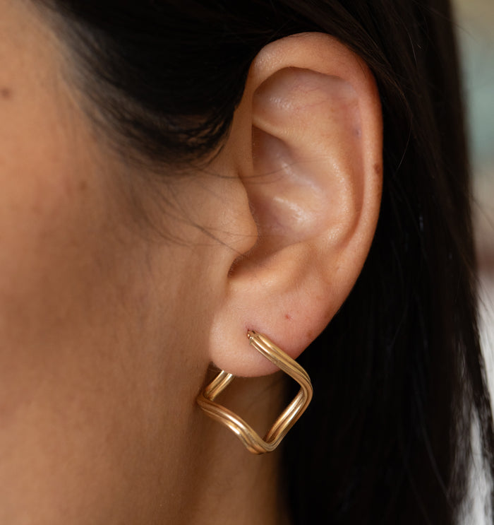 Italian Ribbed 3-Dimensional 14K Yellow Gold Hoop Earrings