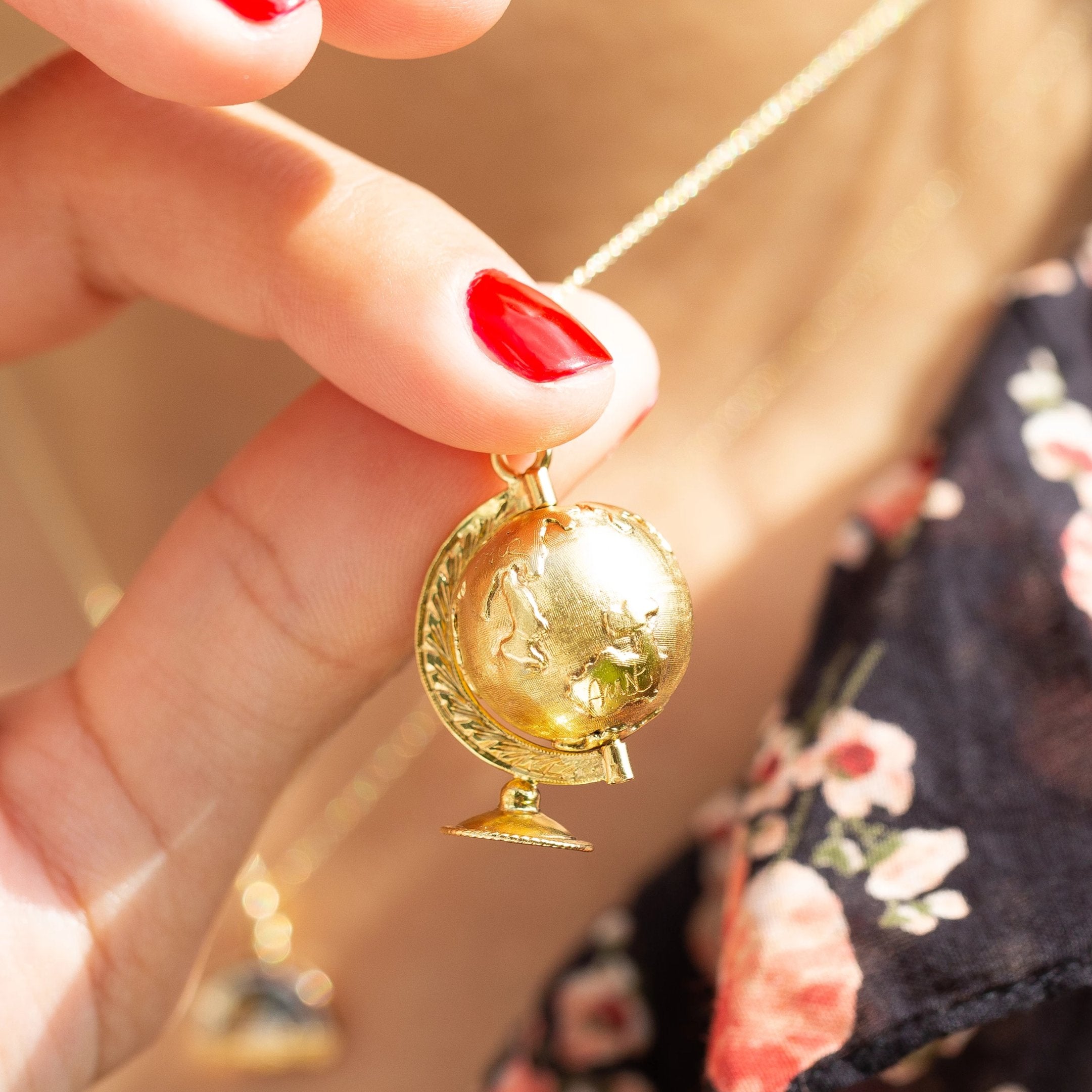 Large 18k Yellow Gold Movable Globe Charm