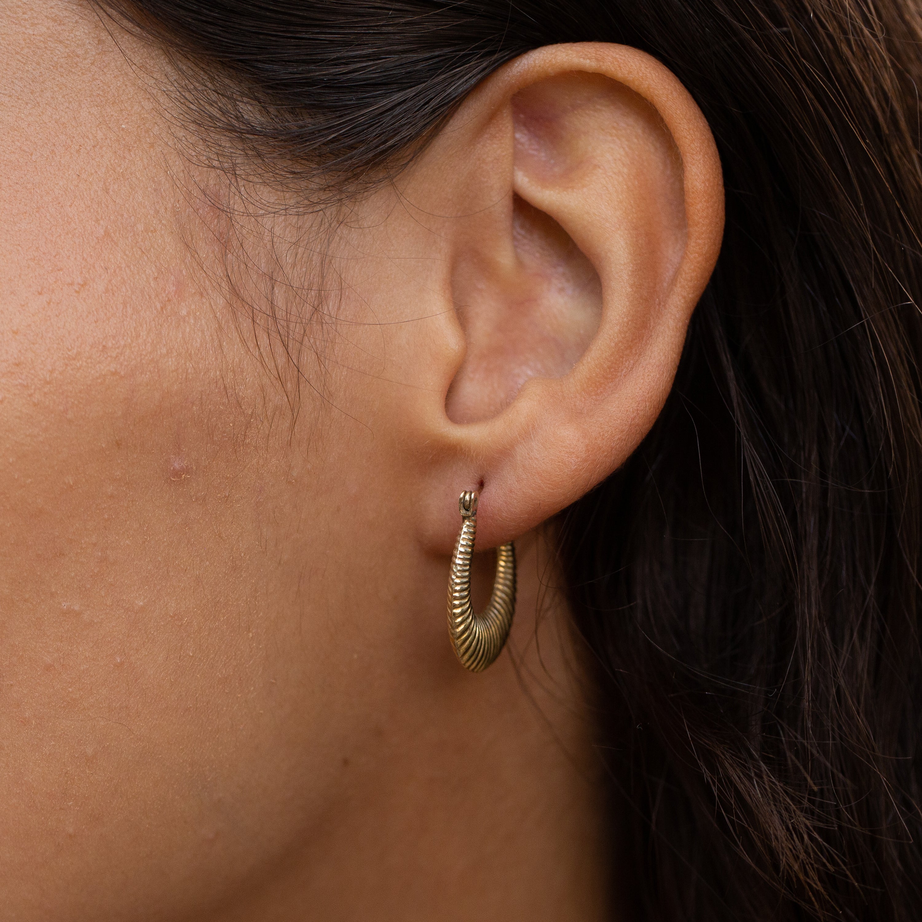 Ribbed 14k Gold Hoop Earrings
