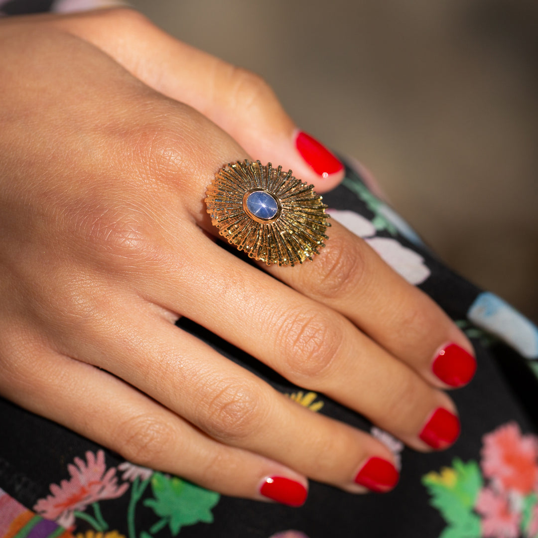 Vintage Star Sapphire and 14k Gold Textured Shell Ring