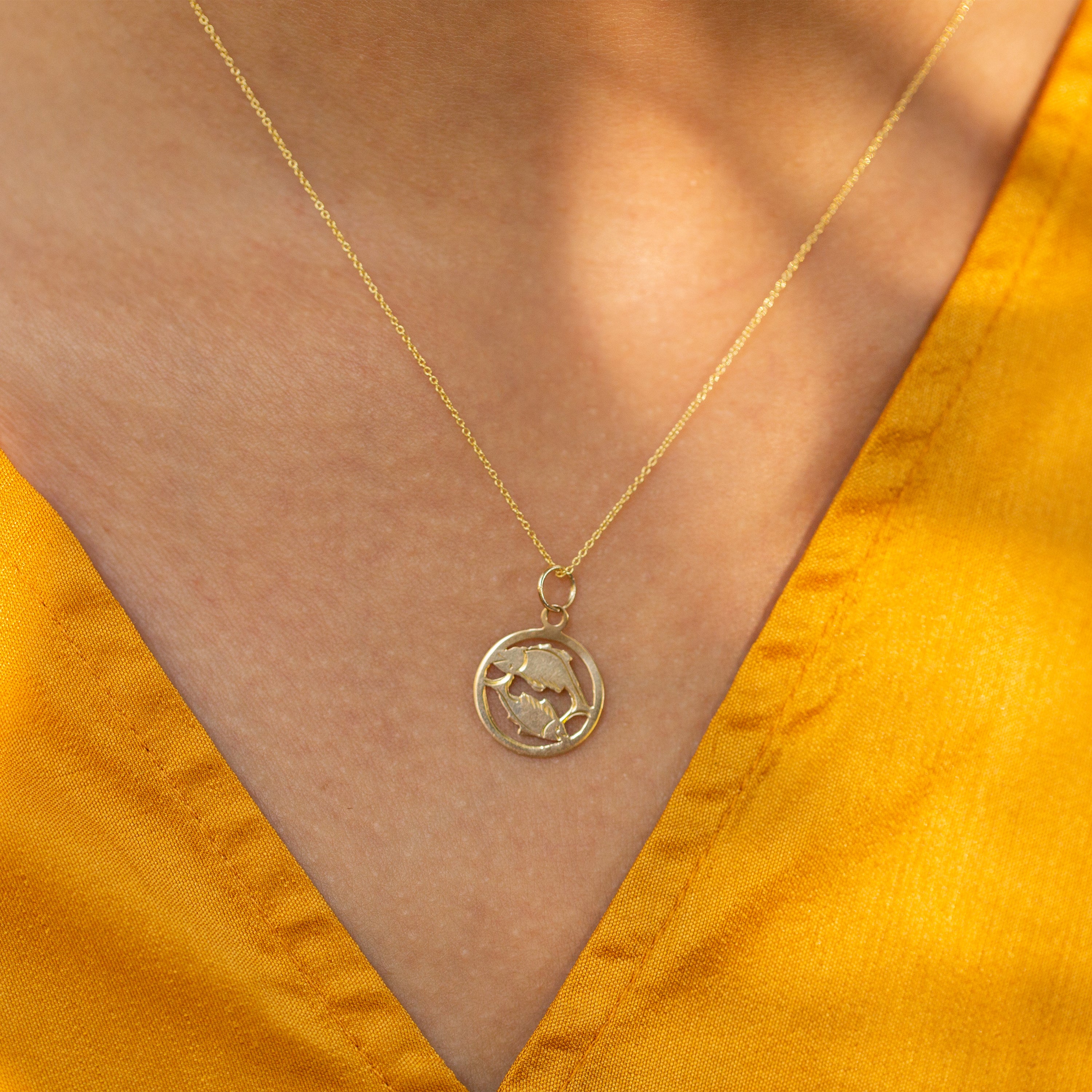 Pisces 9k Gold English Zodiac Charm