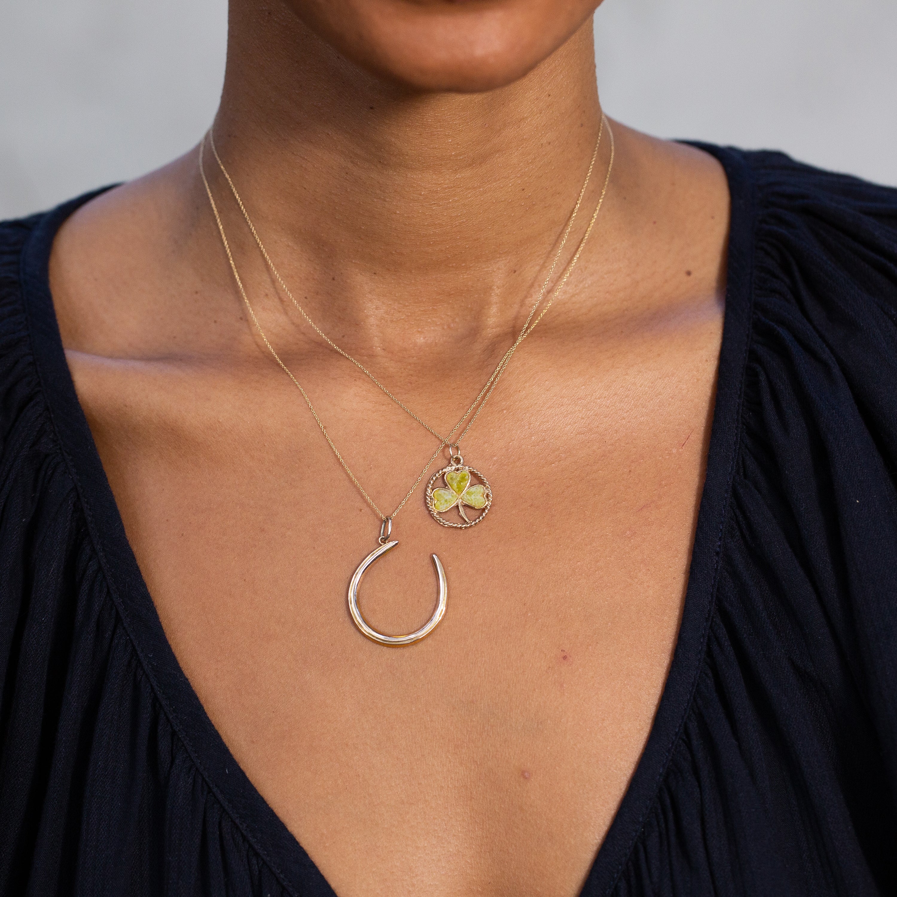 English 9K Gold and Agate Clover Charm