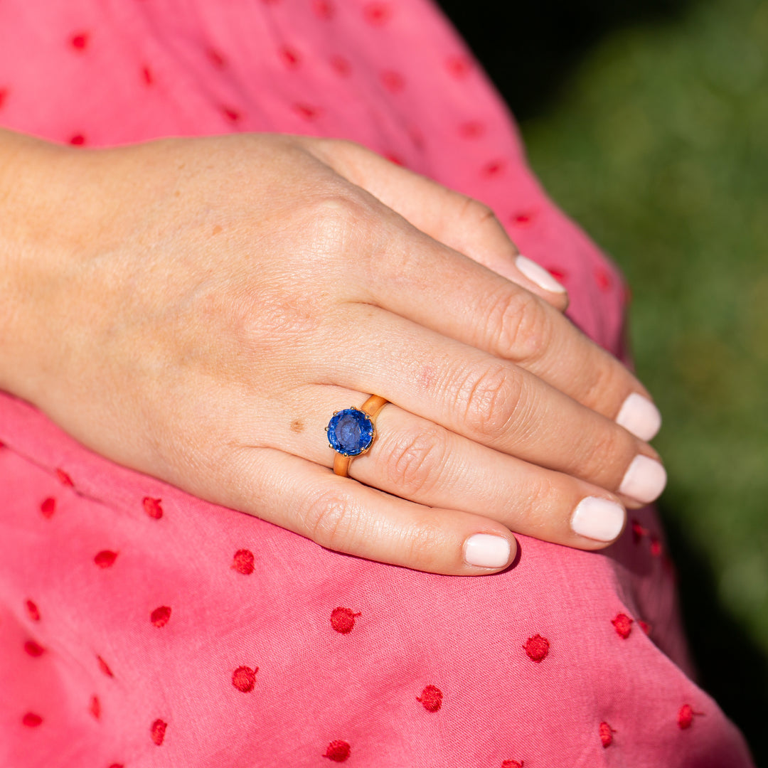 Victorian 5.30 Carat Sapphire and 18k Gold Ring