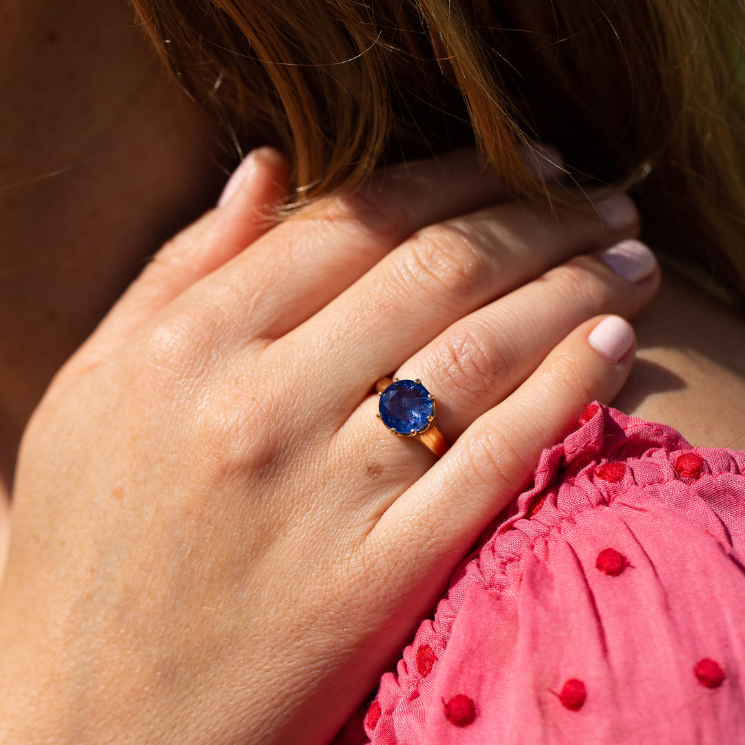 Victorian 5.30 Carat Sapphire and 18k Gold Ring