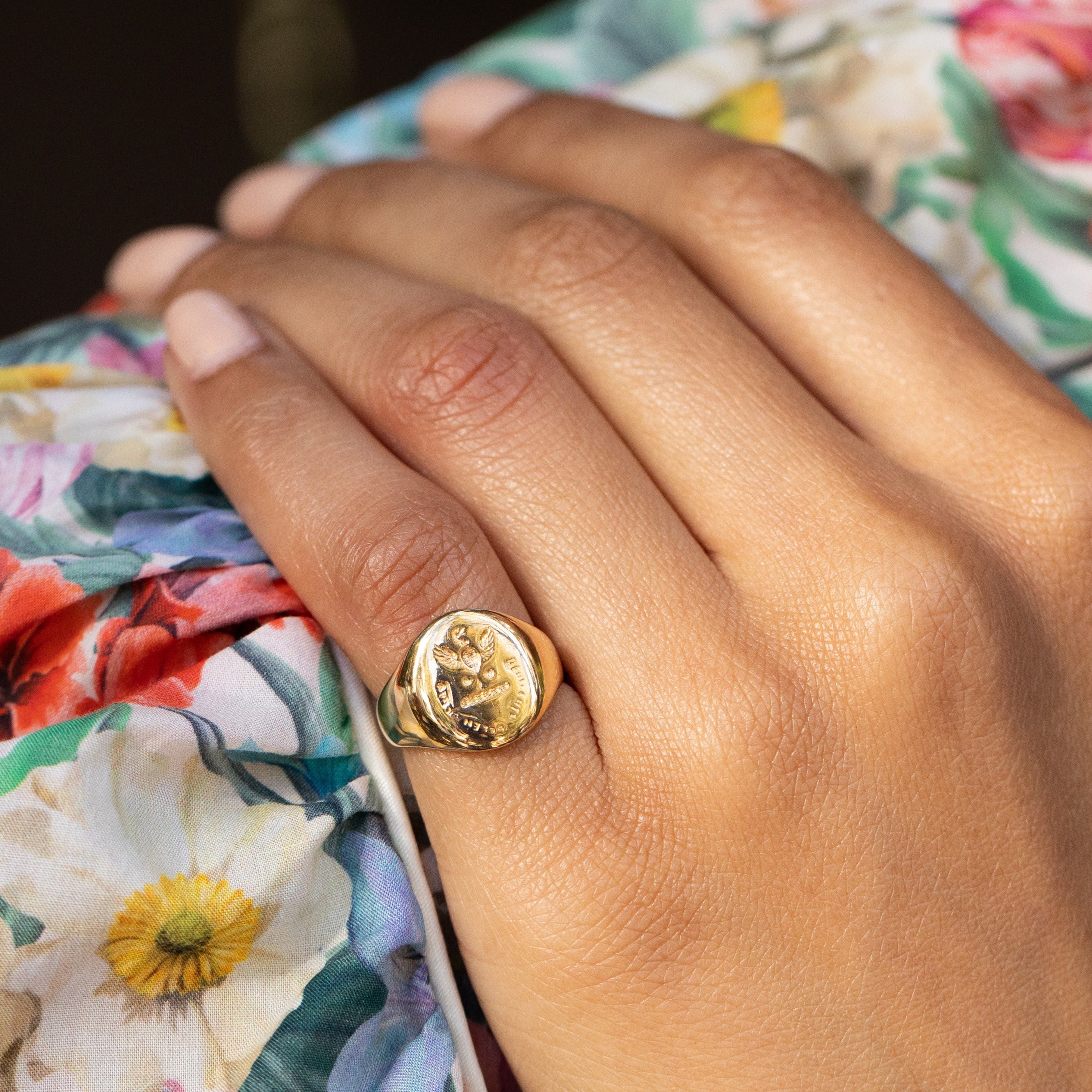 Victorian English 18k Gold Signet Ring