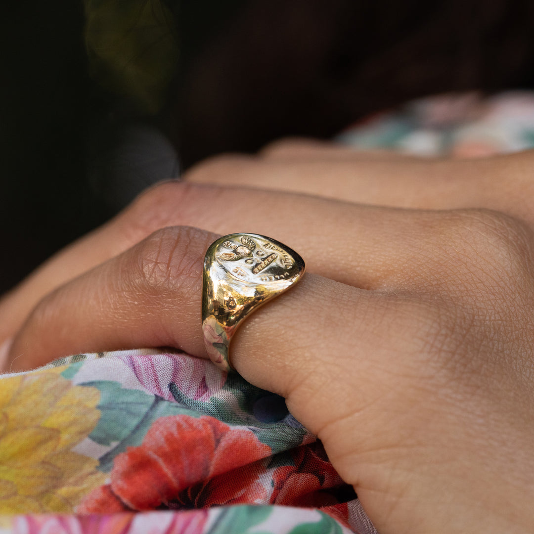 Victorian English 18k Gold Signet Ring