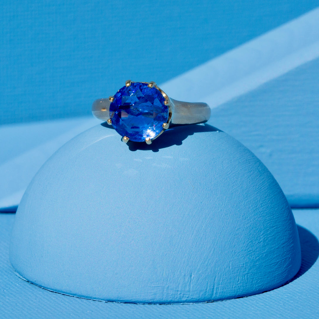 Victorian 5.30 Carat Sapphire and 18k Gold Ring